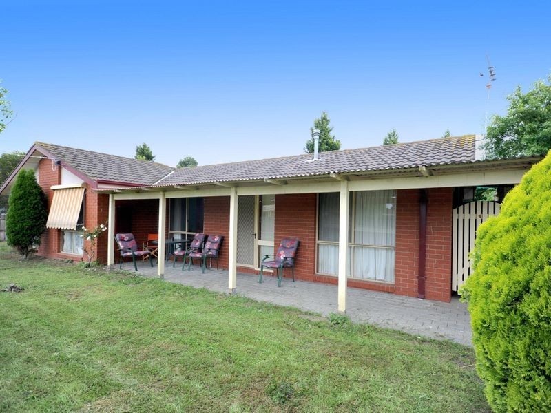 4 Universe Court, Whittington VIC 3219