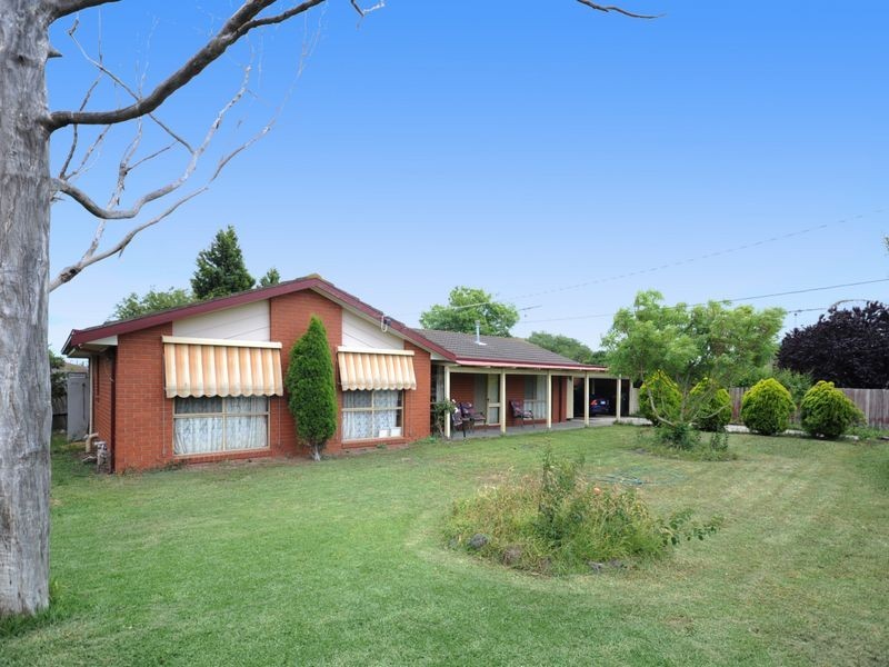 4 Universe Court, Whittington VIC 3219