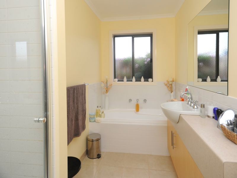 7 Koala Court, Whittington VIC 3219