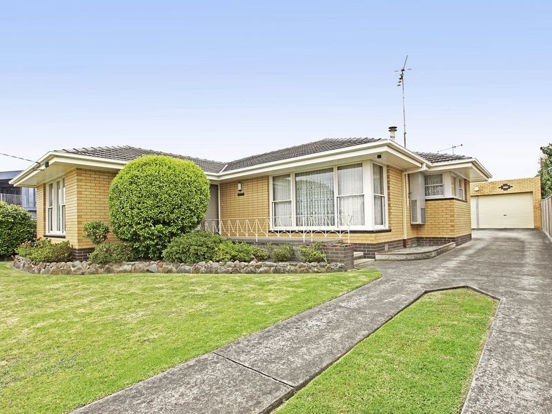18 Forfar Road, Hamlyn Heights VIC 3215