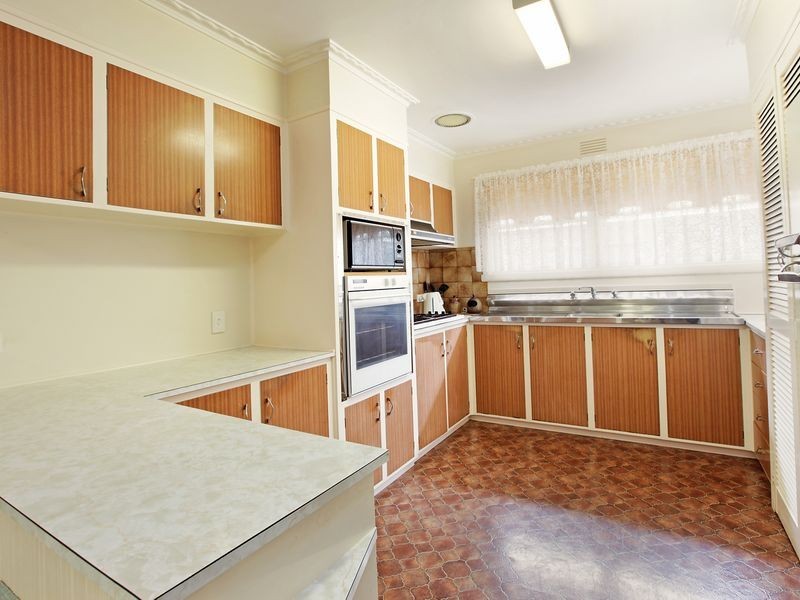 18 Forfar Road, Hamlyn Heights VIC 3215