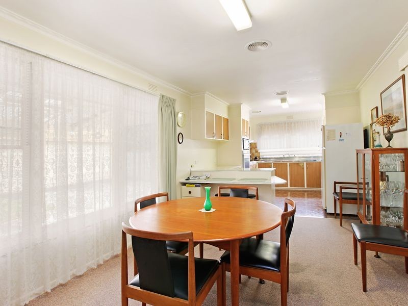 18 Forfar Road, Hamlyn Heights VIC 3215