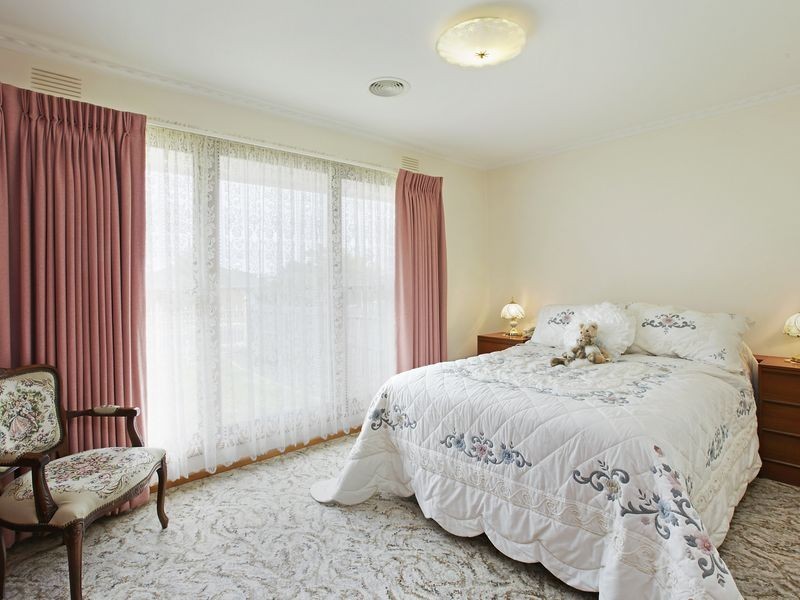 18 Forfar Road, Hamlyn Heights VIC 3215