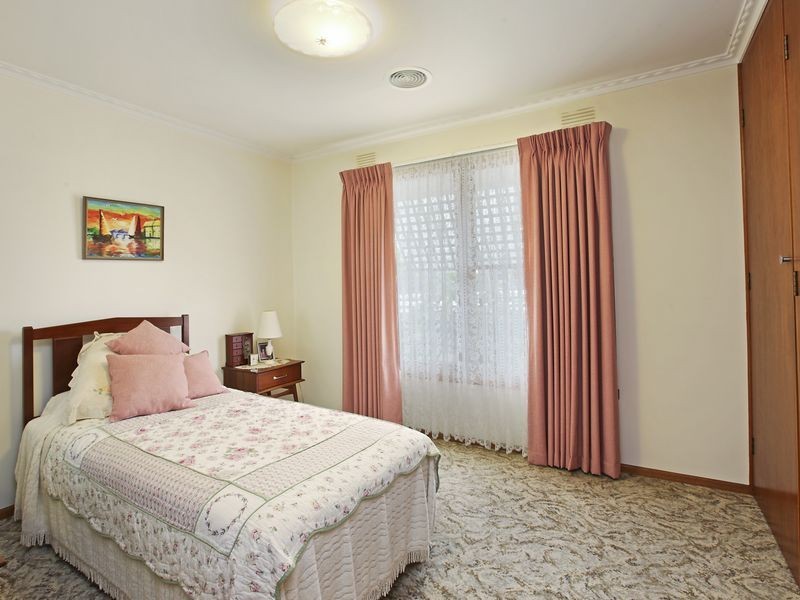 18 Forfar Road, Hamlyn Heights VIC 3215