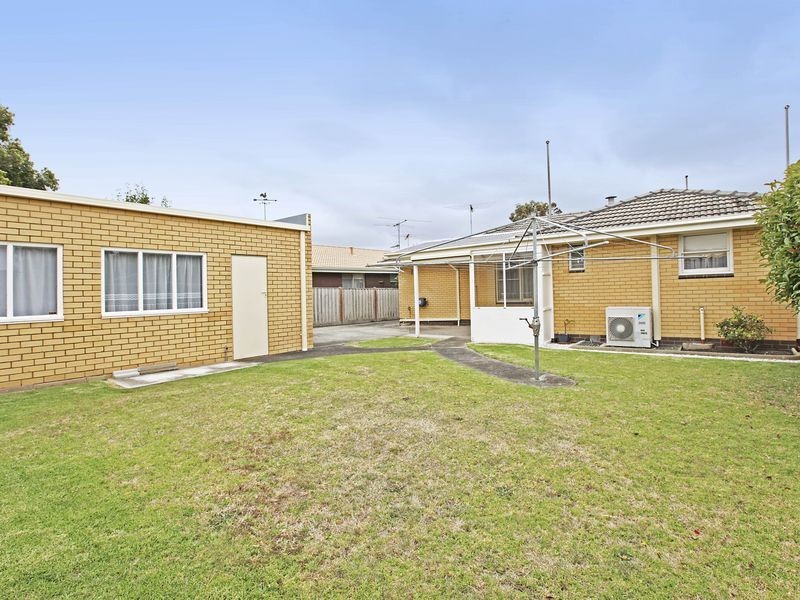 18 Forfar Road, Hamlyn Heights VIC 3215