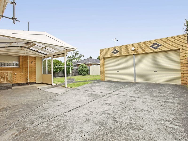 18 Forfar Road, Hamlyn Heights VIC 3215