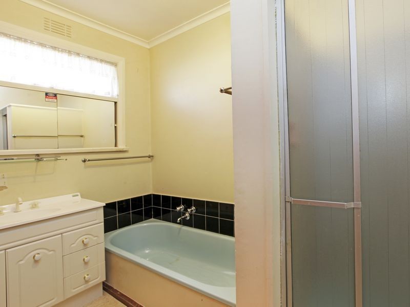 27 Porter Avenue, Highton VIC 3216