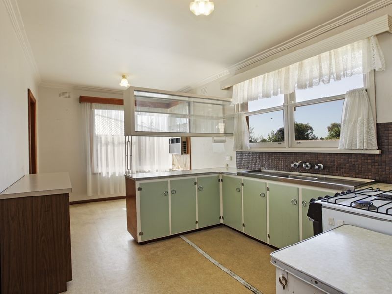 27 Porter Avenue, Highton VIC 3216