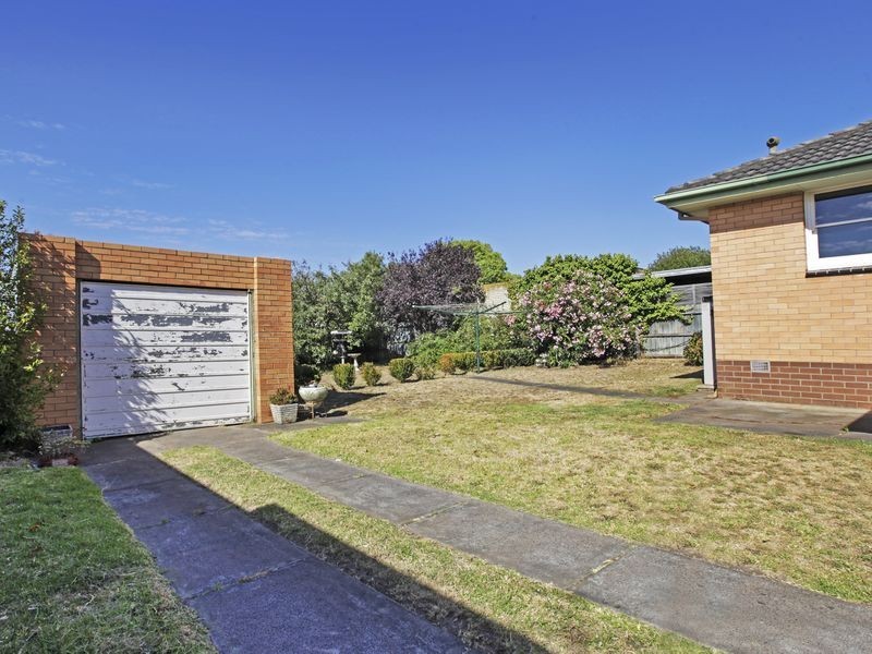 27 Porter Avenue, Highton VIC 3216