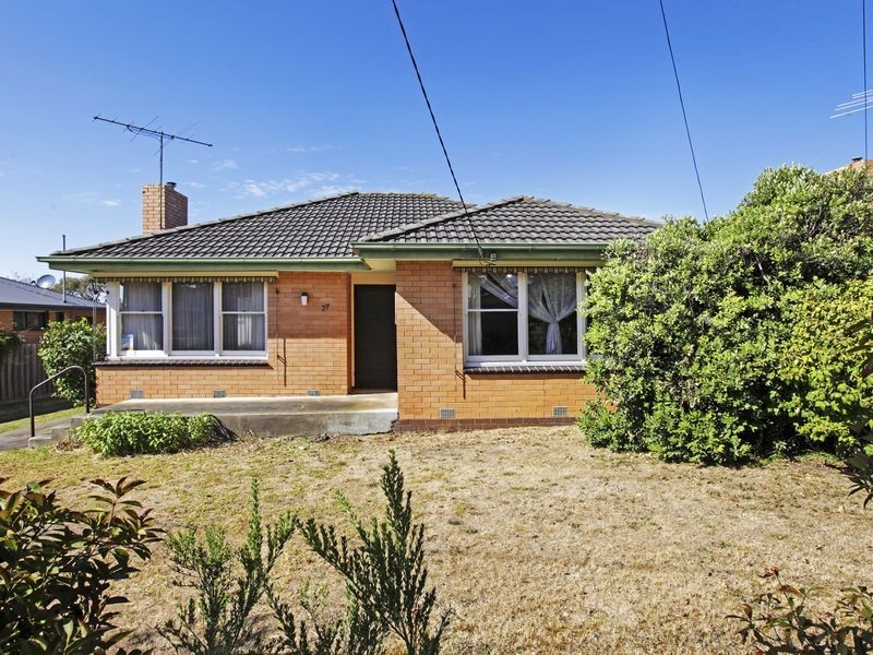 27 Porter Avenue, Highton VIC 3216