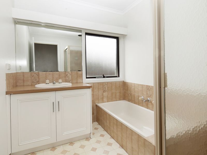 16 Westmoreland Street, St Albans Park VIC 3219