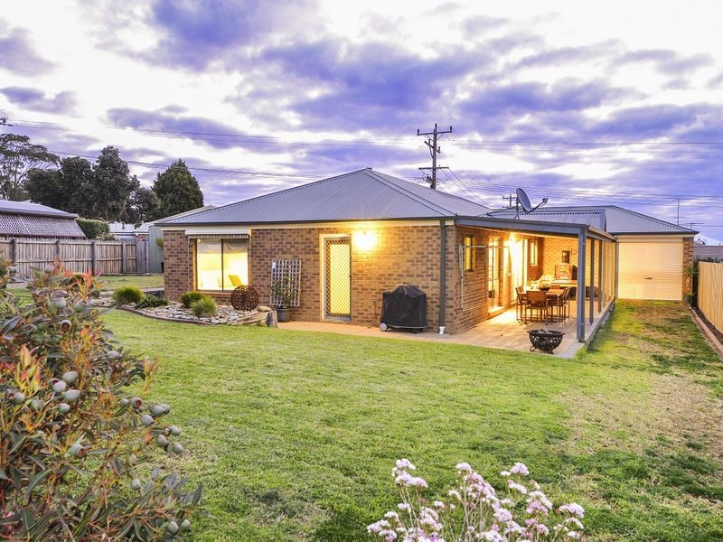 2 Leawarra Way, Clifton Springs VIC 3222