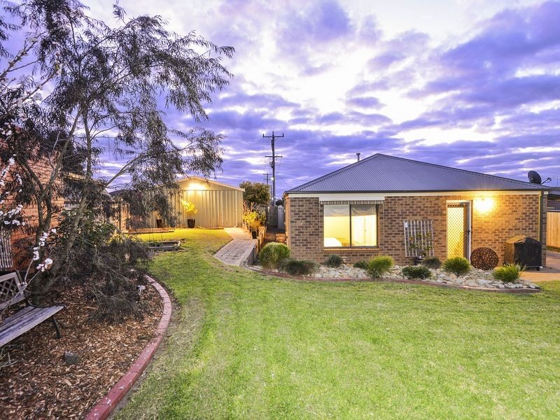 2 Leawarra Way, Clifton Springs VIC 3222