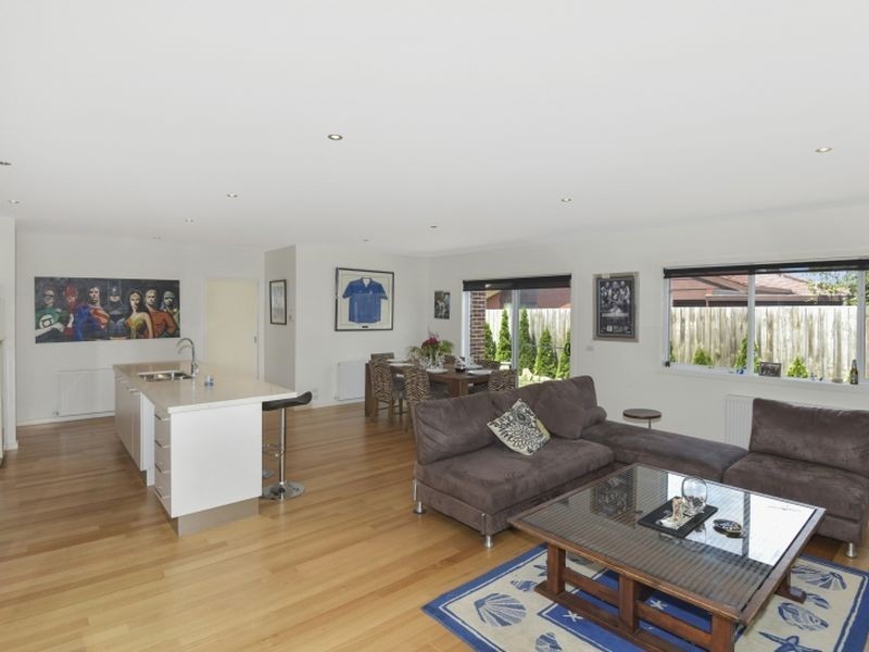 2/35 Buckingham Road, Newtown VIC 3220