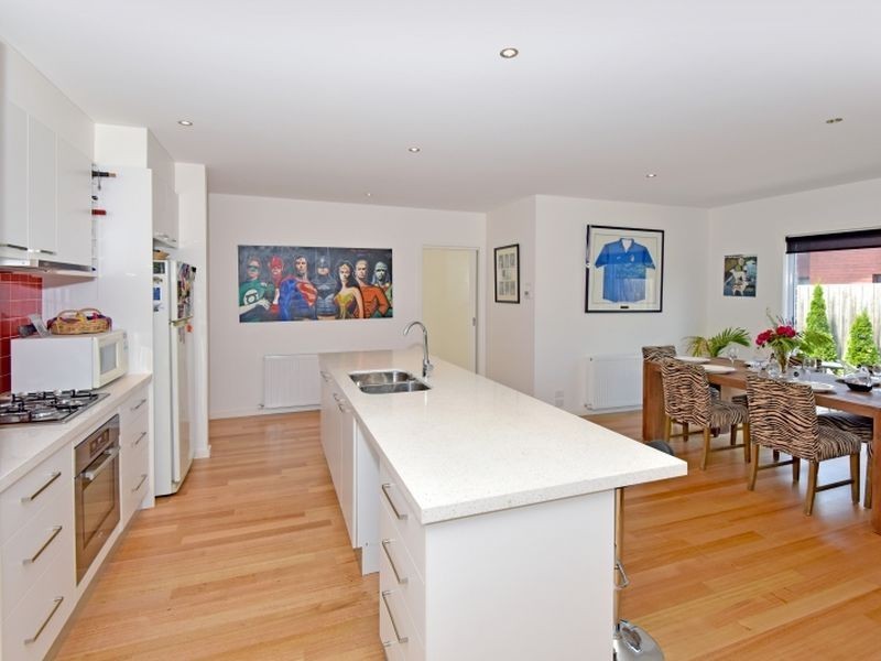 2/35 Buckingham Road, Newtown VIC 3220