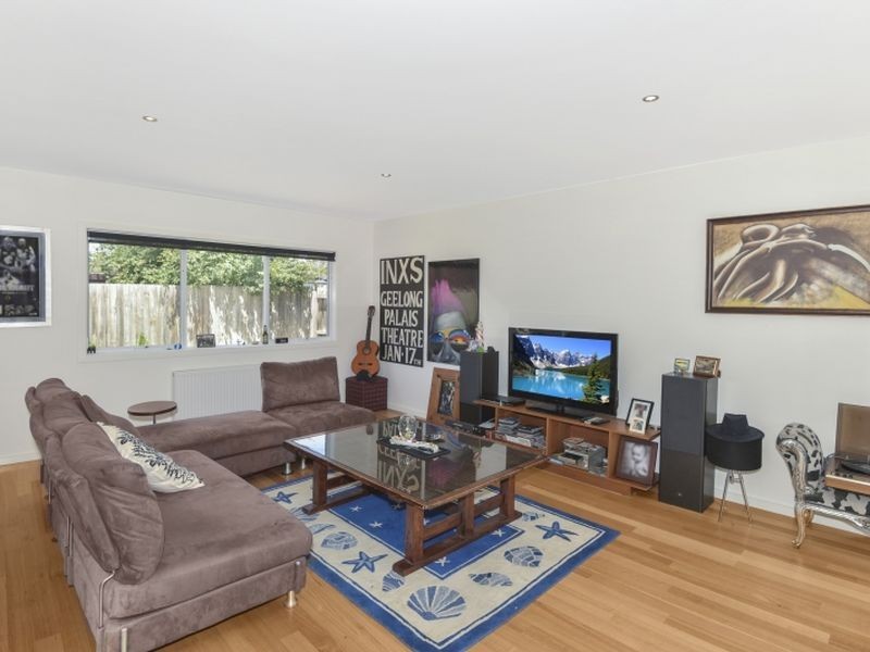 2/35 Buckingham Road, Newtown VIC 3220