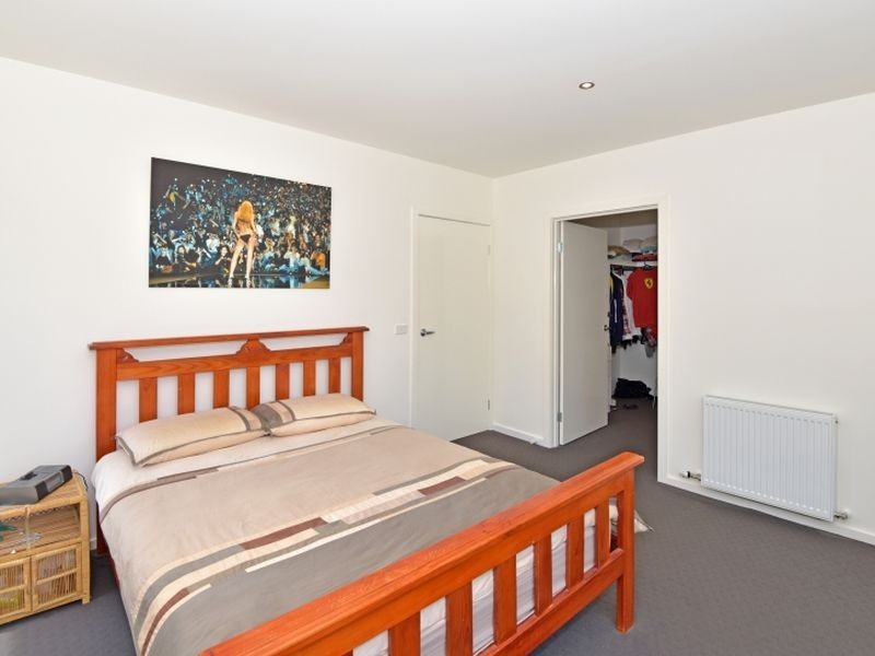 2/35 Buckingham Road, Newtown VIC 3220