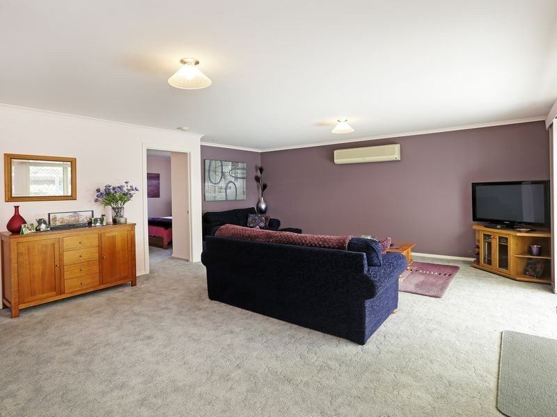 24 Forfar Road, Hamlyn Heights VIC 3215