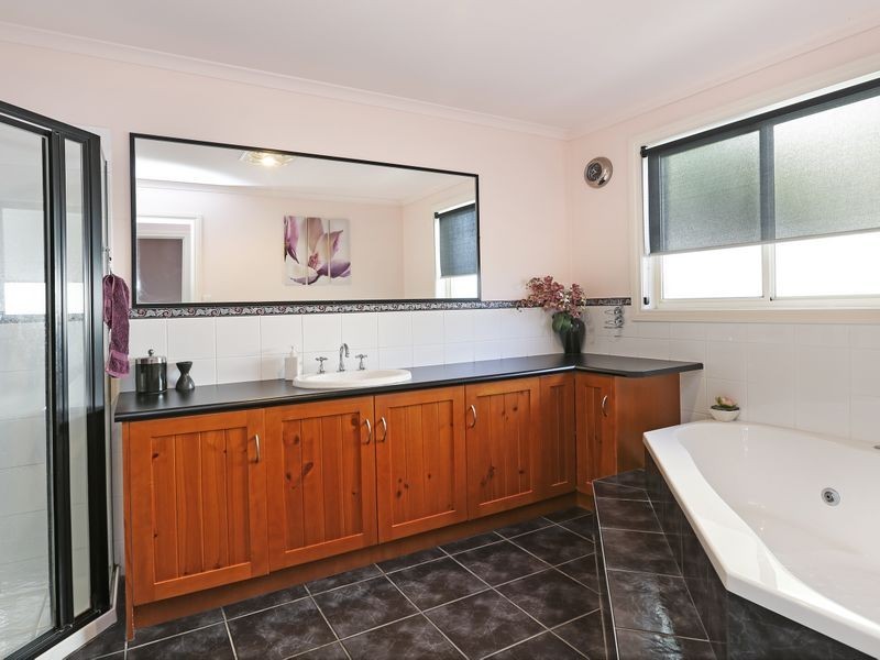 24 Forfar Road, Hamlyn Heights VIC 3215