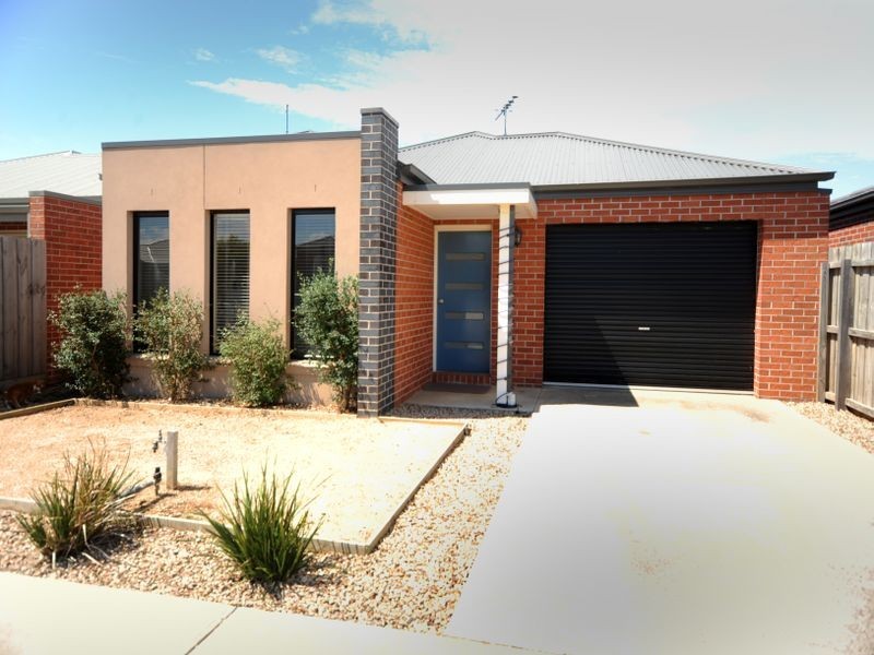 2/15 Bradford Street, St Albans Park VIC 3219