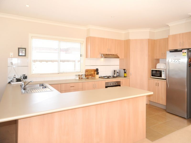 2/15 Bradford Street, St Albans Park VIC 3219