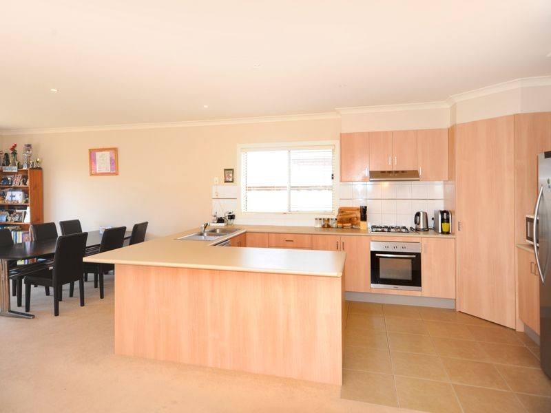 2/15 Bradford Street, St Albans Park VIC 3219