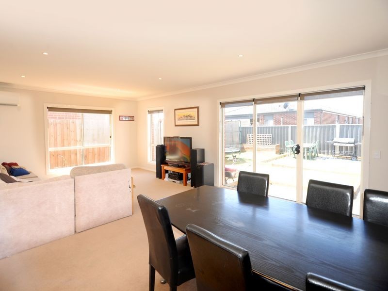 2/15 Bradford Street, St Albans Park VIC 3219