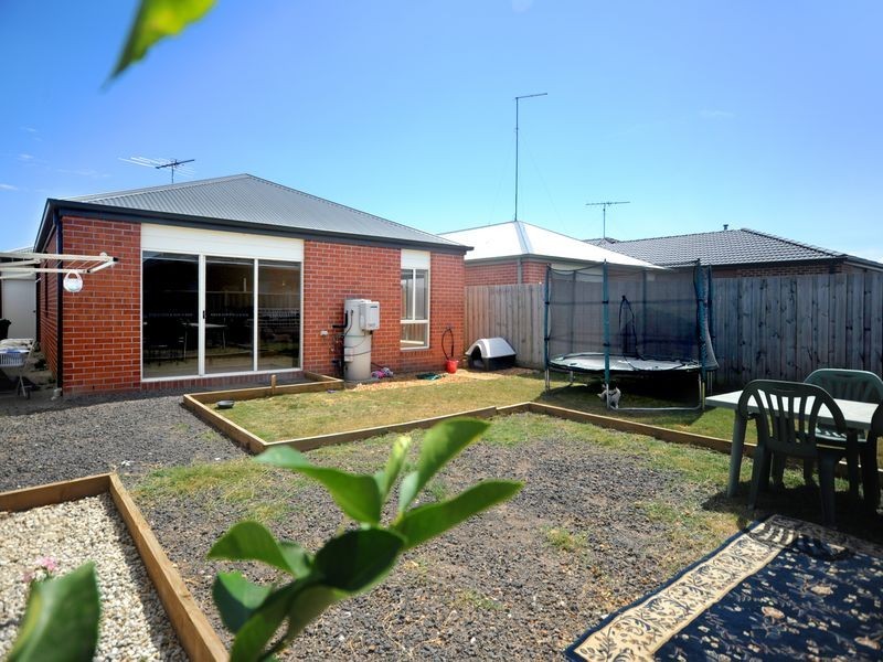 2/15 Bradford Street, St Albans Park VIC 3219