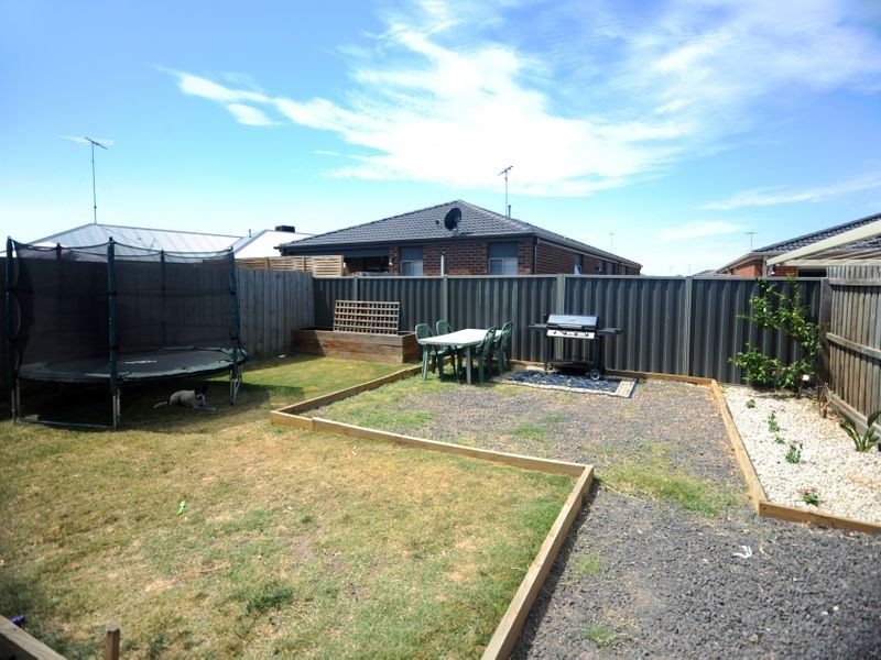 2/15 Bradford Street, St Albans Park VIC 3219