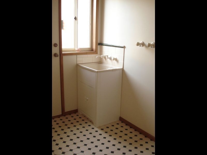 1/68 Mulquiney Crescent, Highton VIC 3216