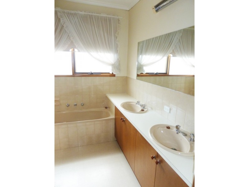 17 Richmond Crescent, Geelong VIC 3220