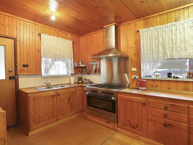 34 Hitchcock Street, Breakwater VIC 3219