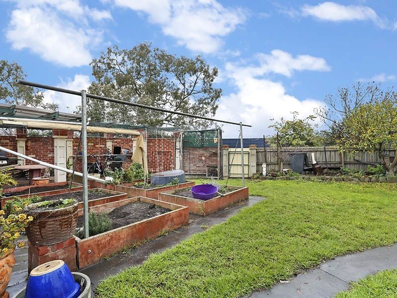 34 Hitchcock Street, Breakwater VIC 3219