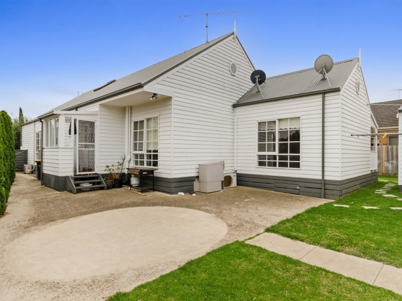 25-27 Nolan Place, Lovely Banks VIC 3221