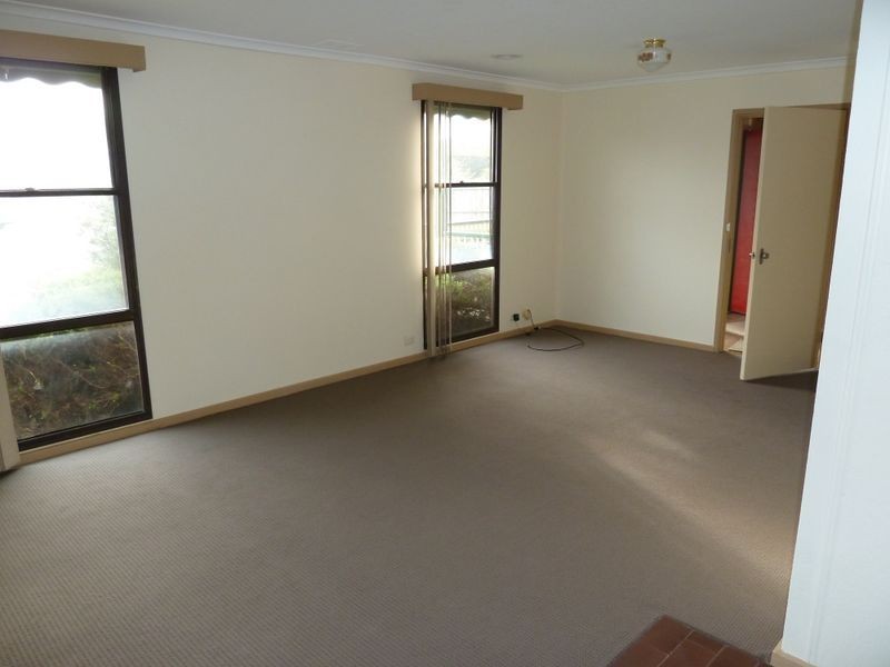 9 Tiros Court, Whittington VIC 3219