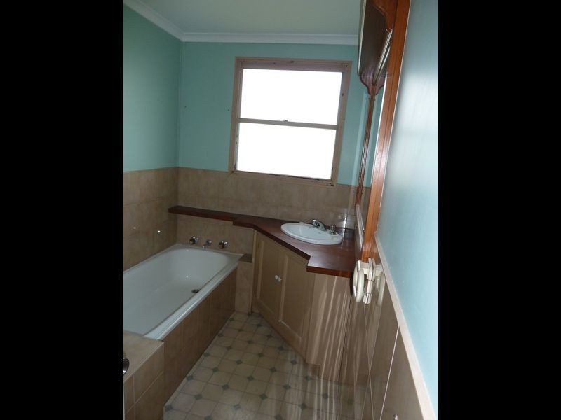 9 Tiros Court, Whittington VIC 3219