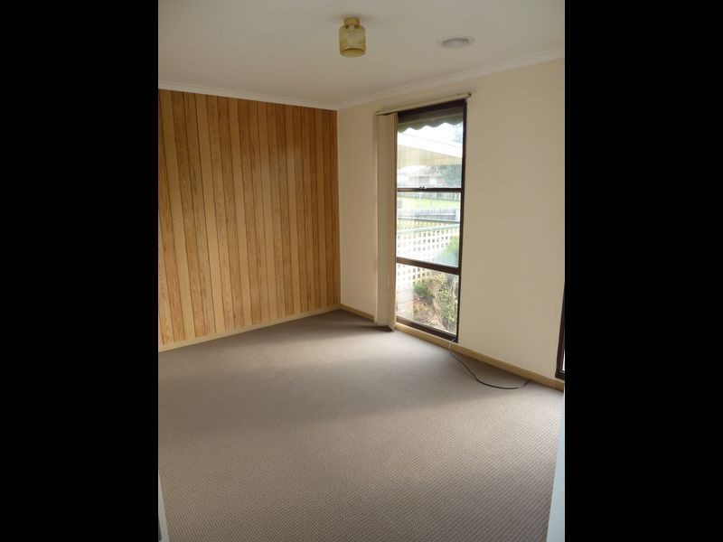 9 Tiros Court, Whittington VIC 3219