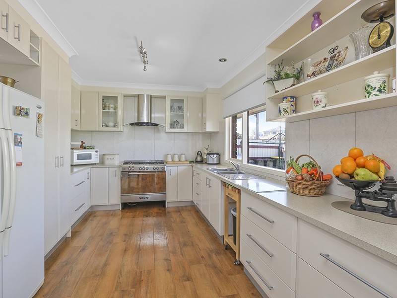 2 Allanvale Avenue, Leopold VIC 3224