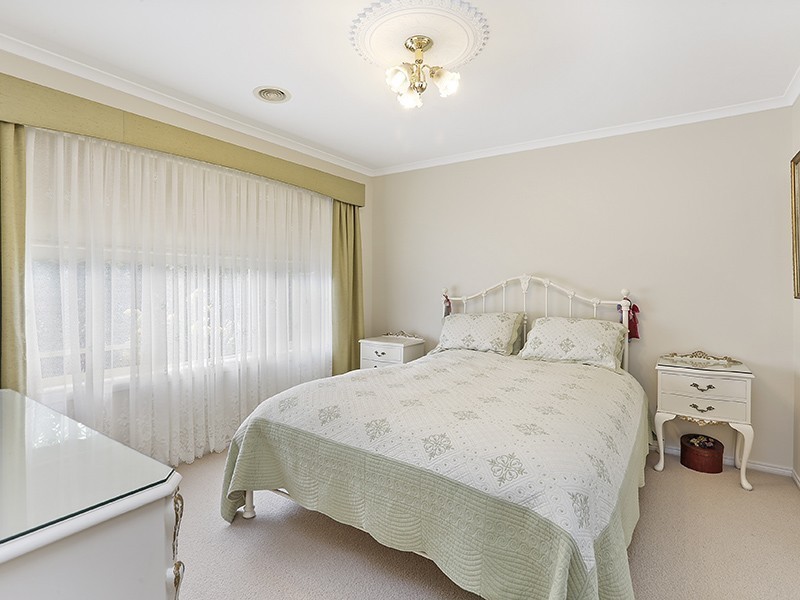 16 Falkirk Place, Leopold VIC 3224
