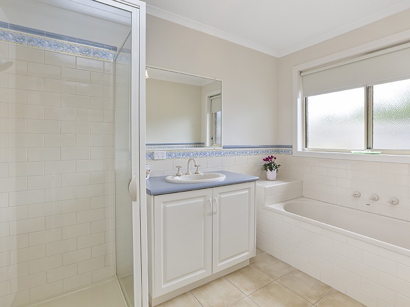 16 Falkirk Place, Leopold VIC 3224