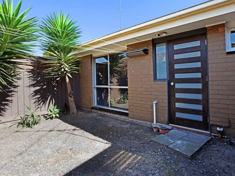 Unit 2/10-12 Lindsay Street, Newcomb VIC 3219