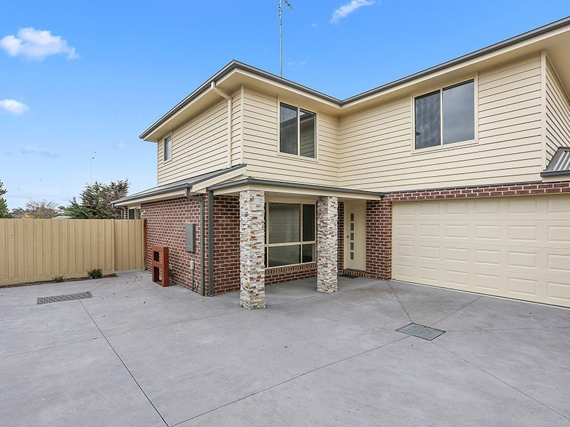 Unit 2/13 Craigie Road, Newtown VIC 3220