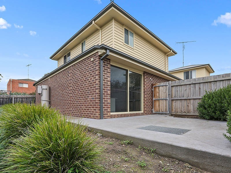 Unit 2/13 Craigie Road, Newtown VIC 3220