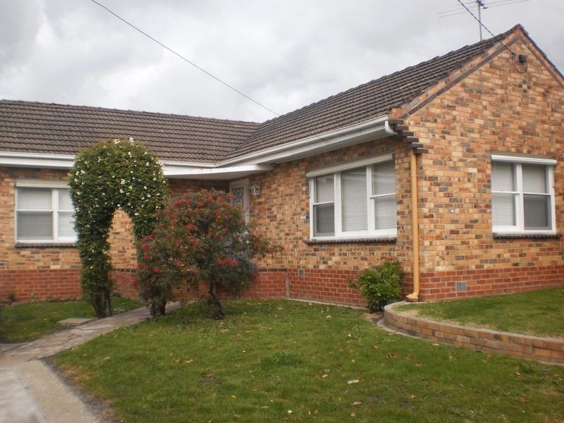 17 Weerona Avenue, Hamlyn Heights VIC 3215