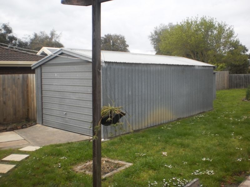 17 Weerona Avenue, Hamlyn Heights VIC 3215