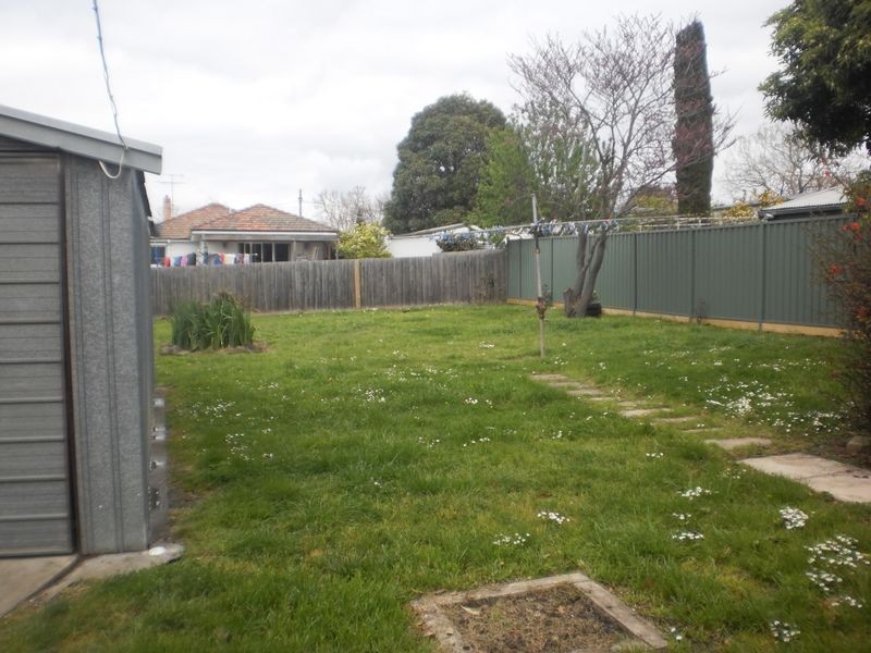 17 Weerona Avenue, Hamlyn Heights VIC 3215