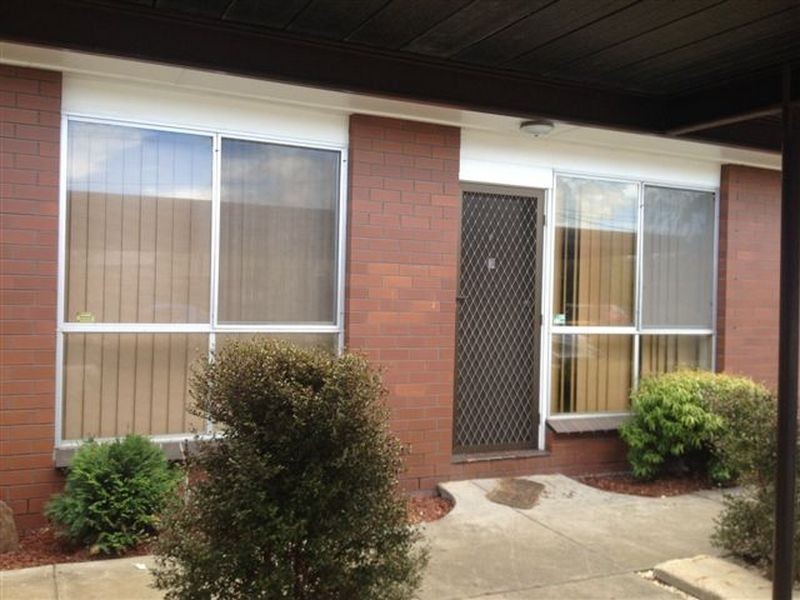 4/3 Lancaster Avenue, Newcomb VIC 3219