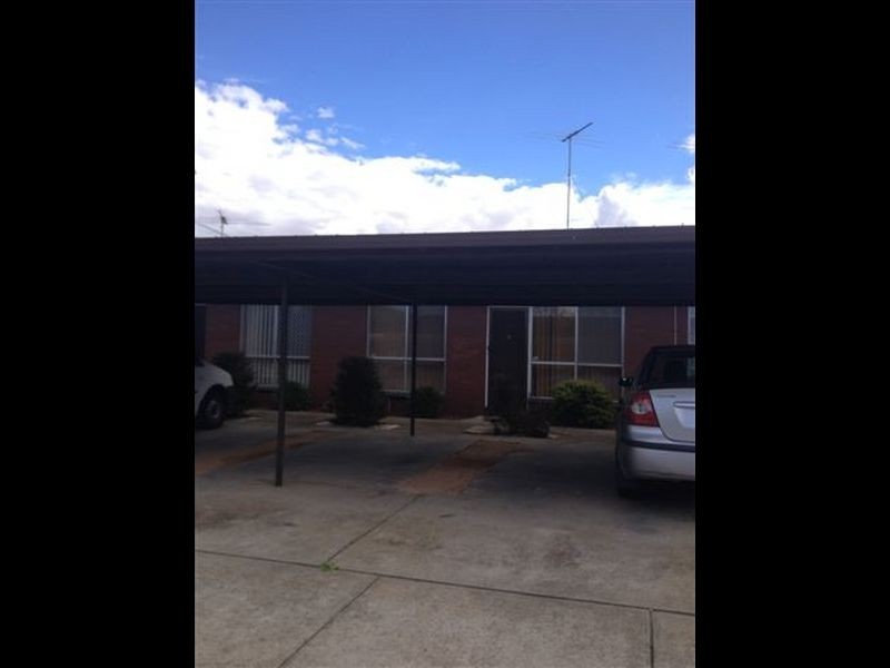 4/3 Lancaster Avenue, Newcomb VIC 3219