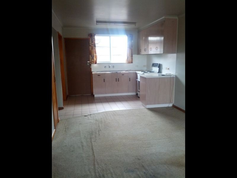 4/3 Lancaster Avenue, Newcomb VIC 3219