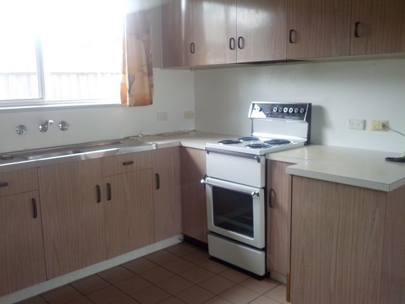 4/3 Lancaster Avenue, Newcomb VIC 3219